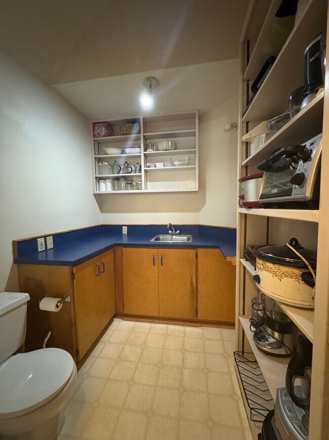 Foto del edificio - Fully Furnished- All Utilities Included- 3 Bedroom/ 2.5 Bath