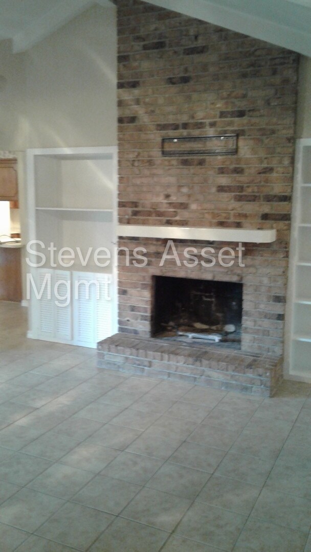 Building Photo - 107 Fountainbleu Dr