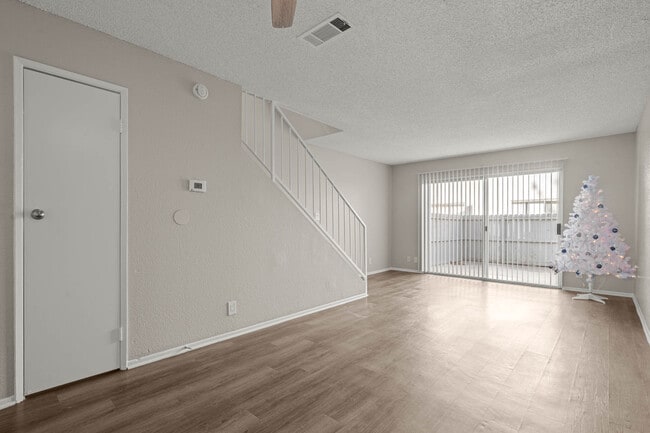 Building Photo - Woodlands West Townhomes