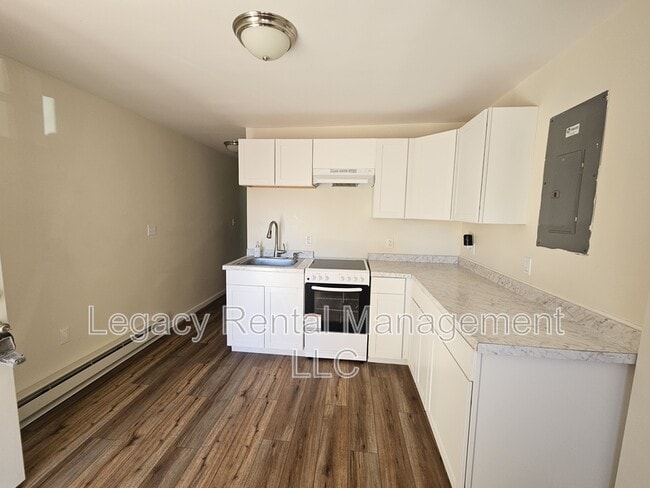 Building Photo - 626 N Church St