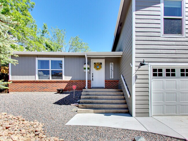 Building Photo - 2050 Rimwood Dr