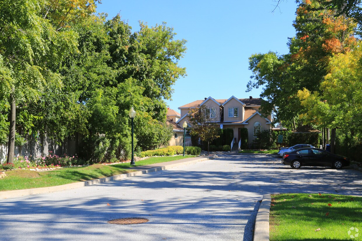 Primary Photo - Applegrove Villas
