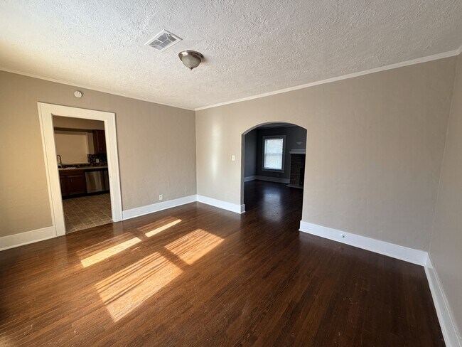 Building Photo - 4704 Chenevert St