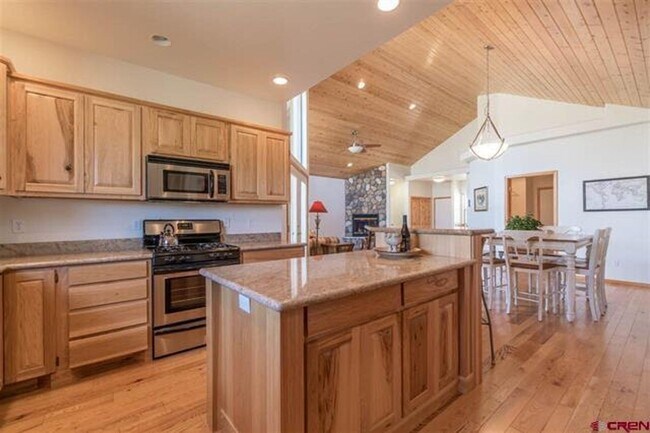 Foto del edificio - 3-Bedroom Home in Prime Location