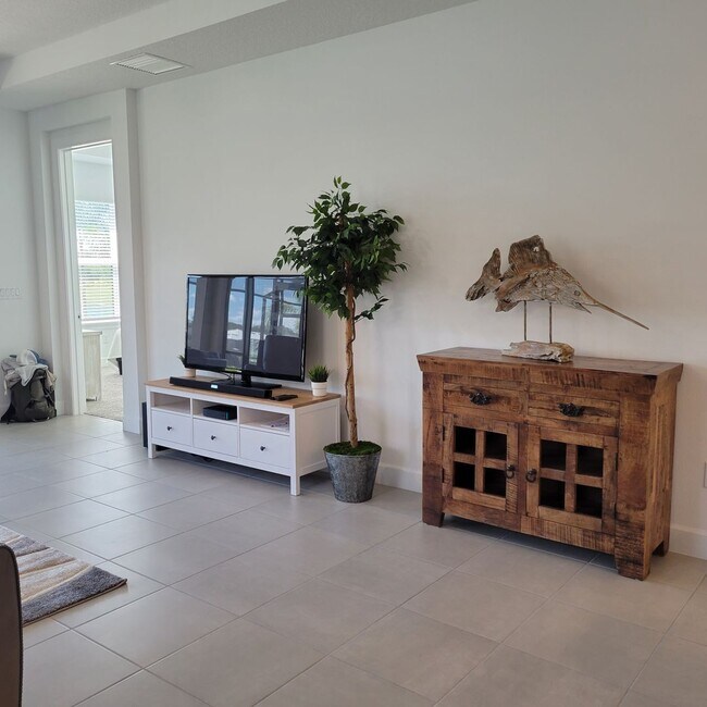 Building Photo - Seasonal/short term  3/2 Brand new SFH in ...