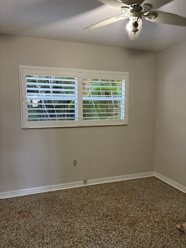 Building Photo - For Rent in Southgate