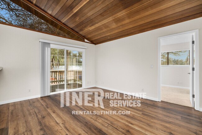 Foto del edificio - 2931 Myrtle Ln