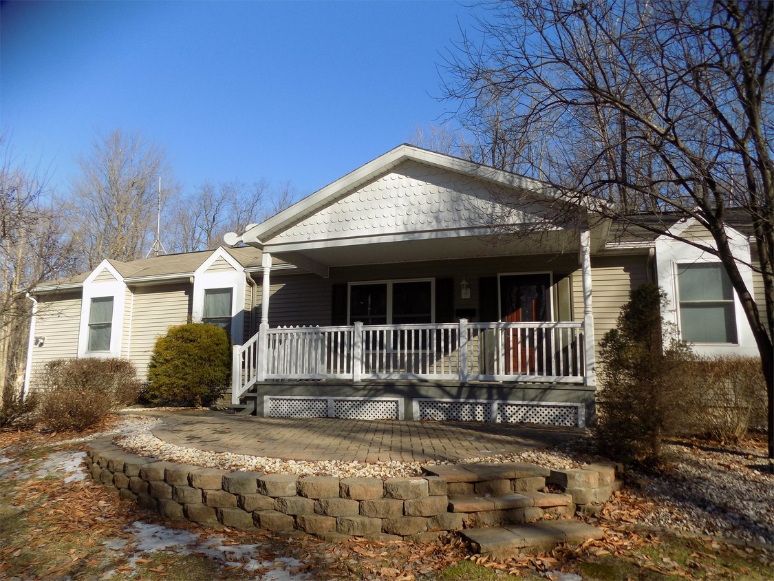 Primary Photo - 43 Beechnut Dr