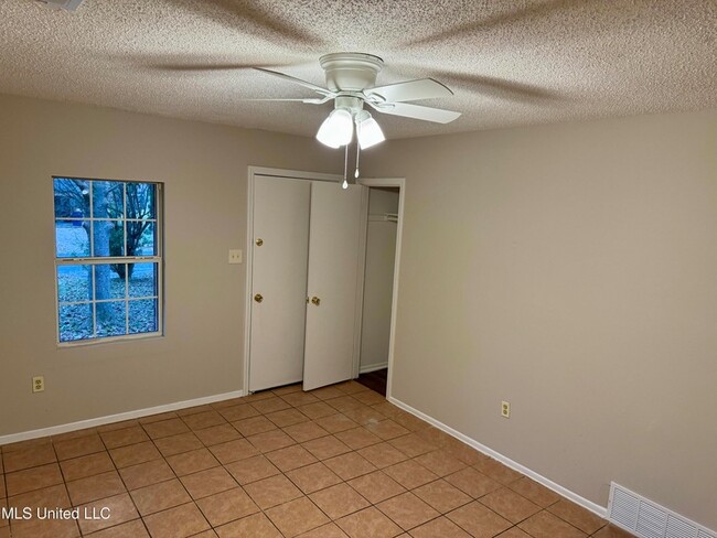 Building Photo - 5074 Fleetwood Cove