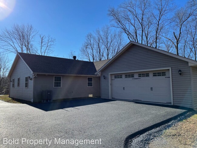 Building Photo - 3 br, 2.5 bath House - 405 Station Rd.