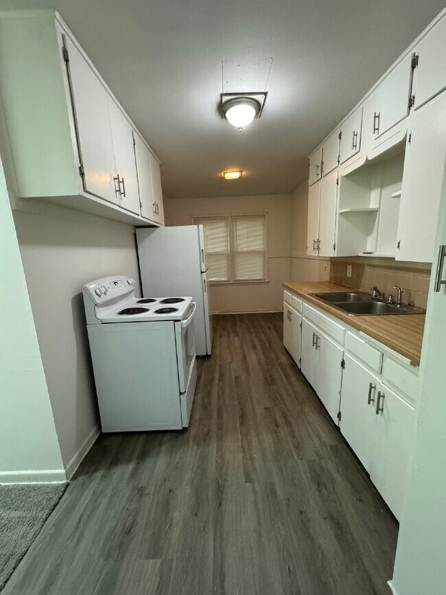 Building Photo - Charming 2-Bedroom Duplex in Wichita