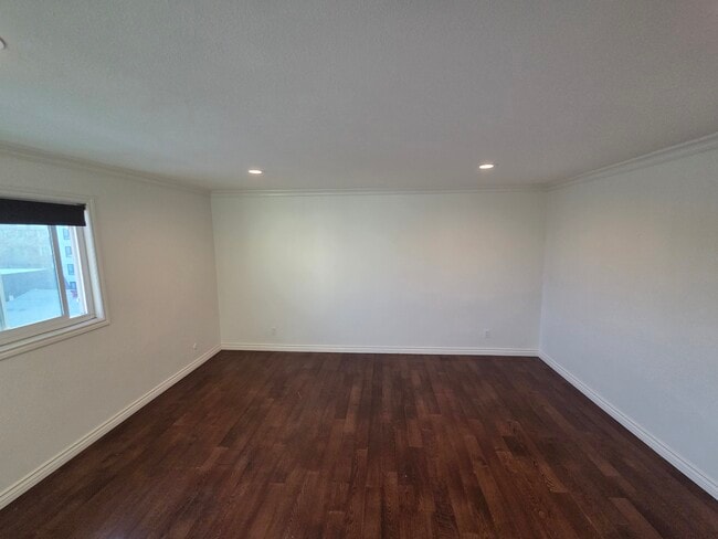 Building Photo - 1344 N Martel Ave