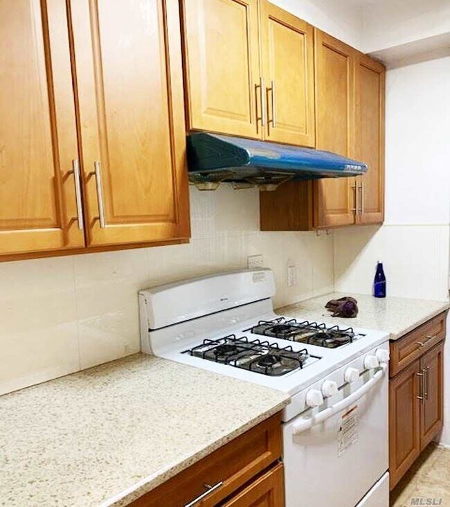 Foto del edificio - 143-40 Roosevelt Ave