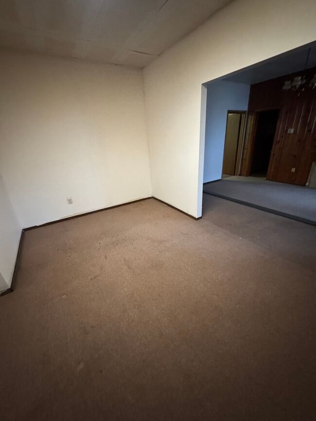 Building Photo - 302 Vincennes Ave