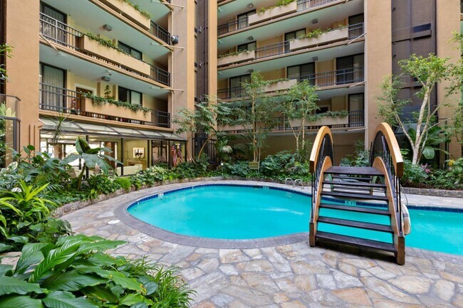 Foto del edificio - 555 Laurel Ave