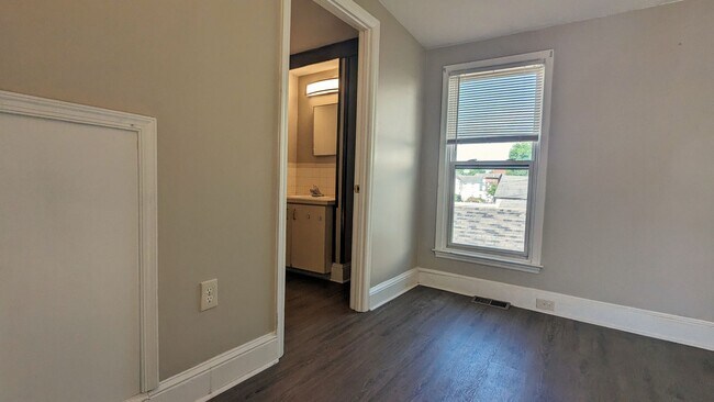 Foto del edificio - 117 S Washington St