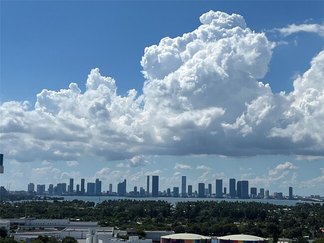 Foto del edificio - 2401 Collins Ave