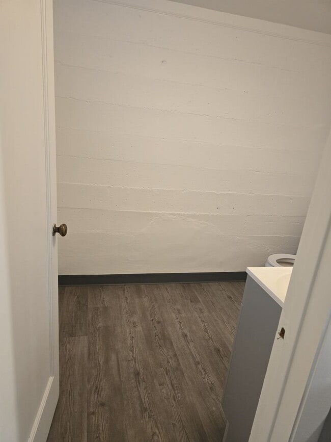 Building Photo - Studio apartment