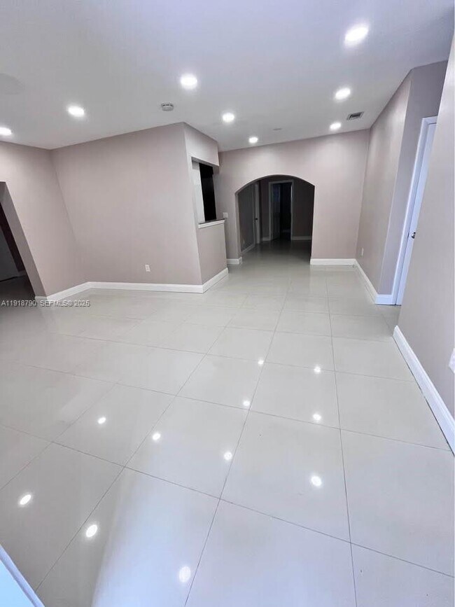 Foto del edificio - 251 N 68th Terrace