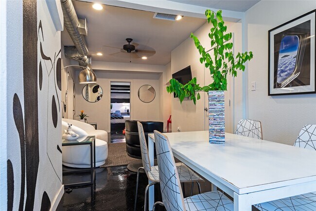 Foto del edificio - 3312 Greenbriar Dr