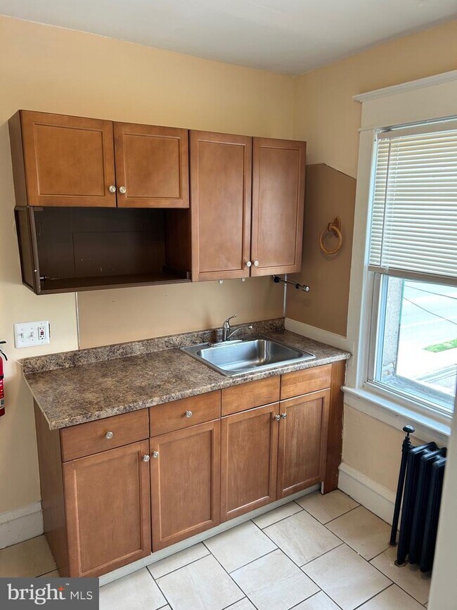 Building Photo - 406 Delsea Dr