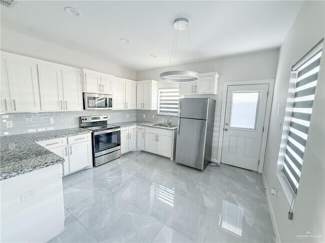 Building Photo - 5704 Puffin Ave