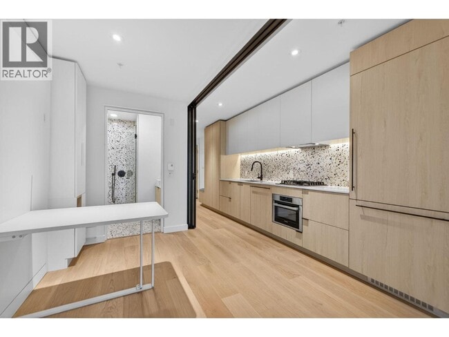 Building Photo - 2471 St George St