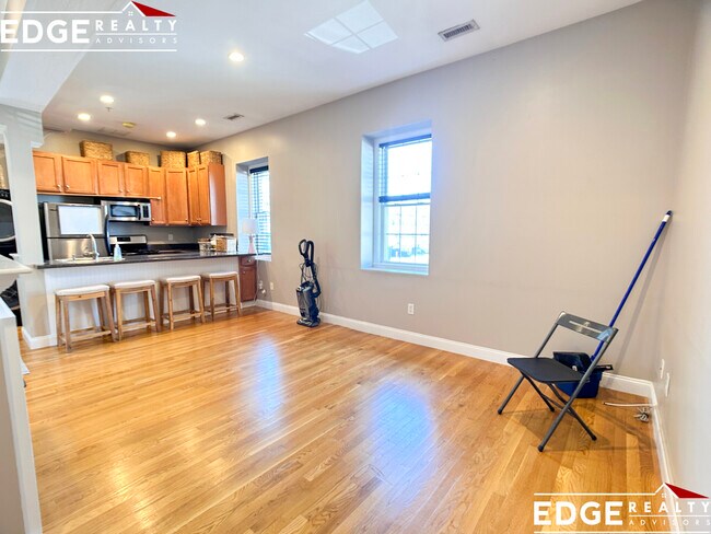 Building Photo - 22 Amaranth Pl