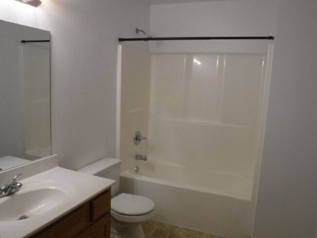 Building Photo - 5510 Valley View Dr