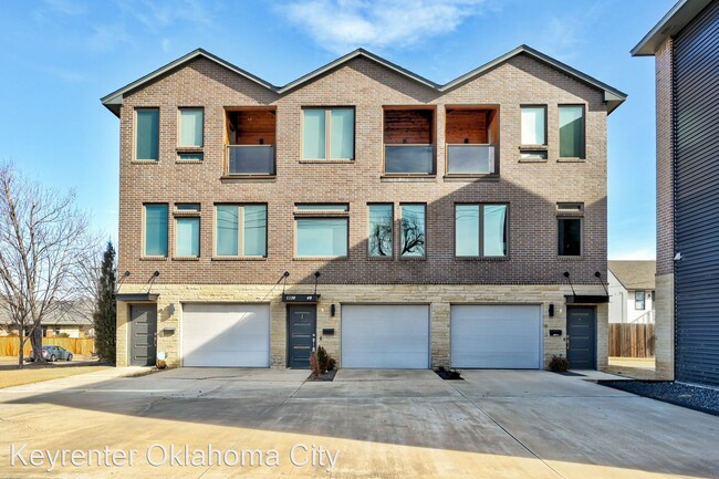 Building Photo - 2 br, 3 bath House - 1138 NW 13th St UNIT B
