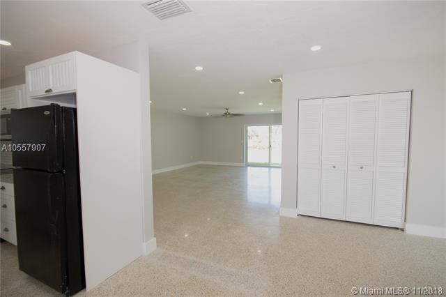 Foto del edificio - 9751 Bel Aire Dr