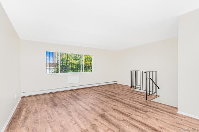 Building Photo - 162 Ellery St