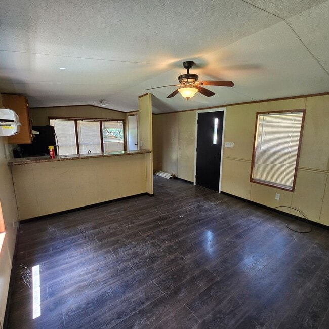 Foto del edificio - City Charm and Country Livin' 2/1 Mobile Home in West Batesville