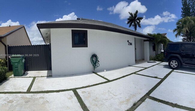 Building Photo - 21045 SW 124th Ave Rd