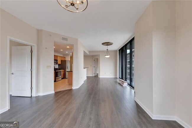 Foto del edificio - 3040 Peachtree Rd NW