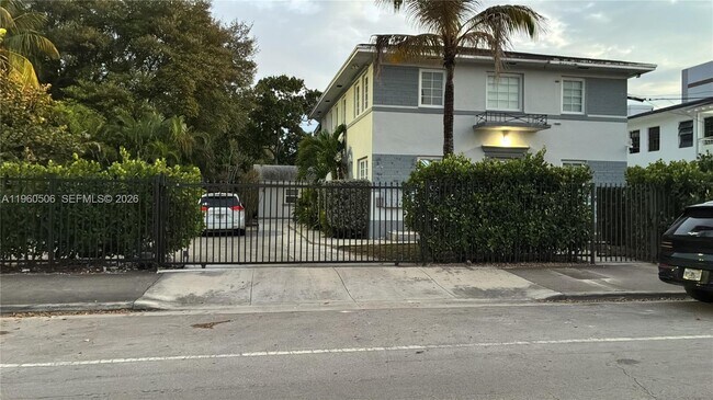 Foto del edificio - 450 NE 62nd St