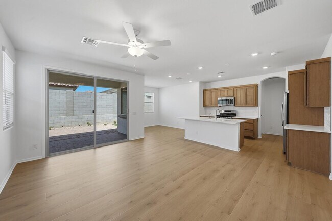 Foto del edificio - 16194 W Soft Wind Dr