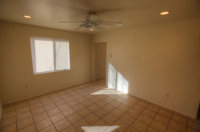 Building Photo - 805 N Swan Rd