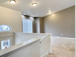 Building Photo - 4640 Crosswinds SE