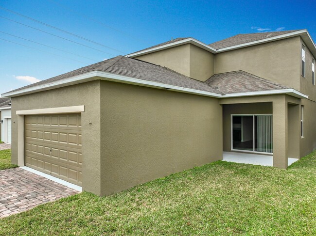 Foto del edificio - 6 BEDROOM 3 BATHROOM TWO STORY HOME ON IND...