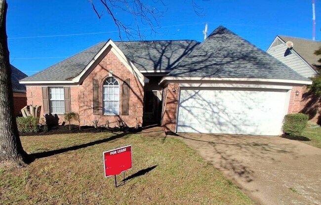 Foto del edificio - Newly Renovated 3 bd 2 bath with 2 car garage in Cordova near Shelby Farms.  Pets are allowed wit...