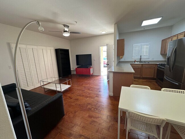 Foto del edificio - 2 bedroom Partially furnished Condo