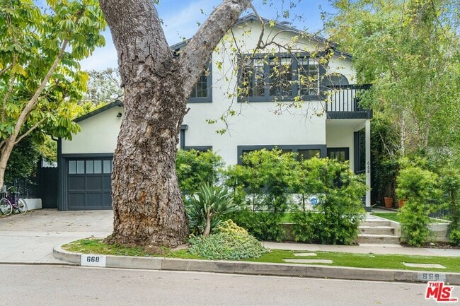 Building Photo - 668 Bienveneda Ave