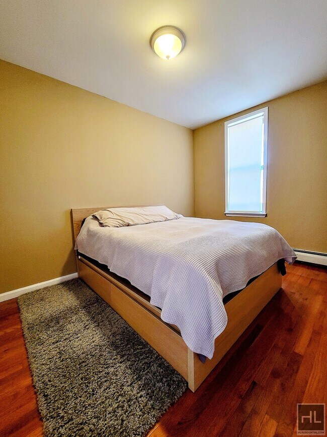 Foto del edificio - Large Living Space with Separate Kitchen 1...