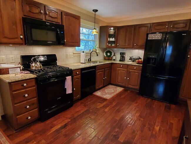 Foto del edificio - 1235 Wood Station Pl.