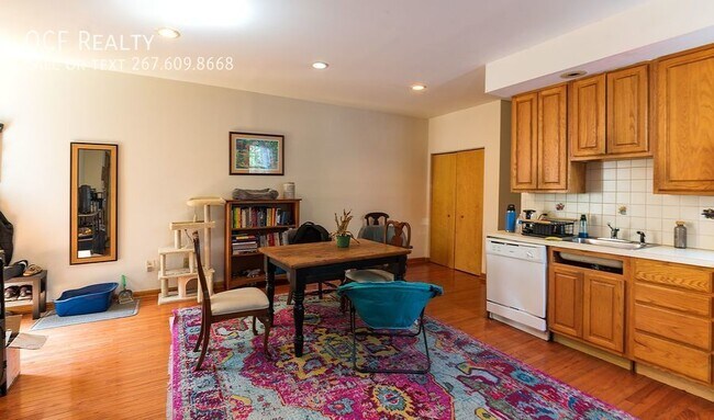 Foto del edificio - Three Bedroom Graduate Hospital Apartment