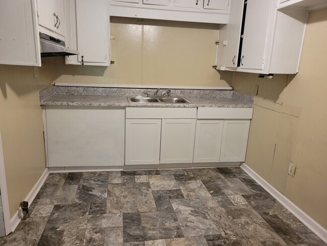 Building Photo - 2423 Wheeless Rd