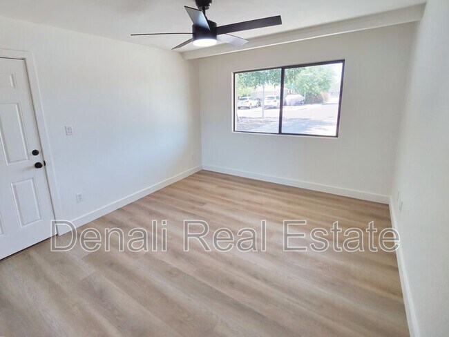 Foto del edificio - 7321 E Coronado Rd