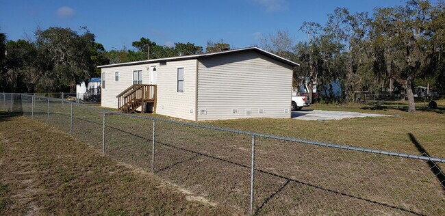 Foto del edificio - 17010 Meridian Blvd