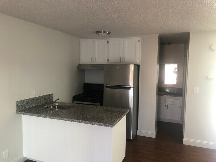 Foto principal - 5920 Stanley Ave